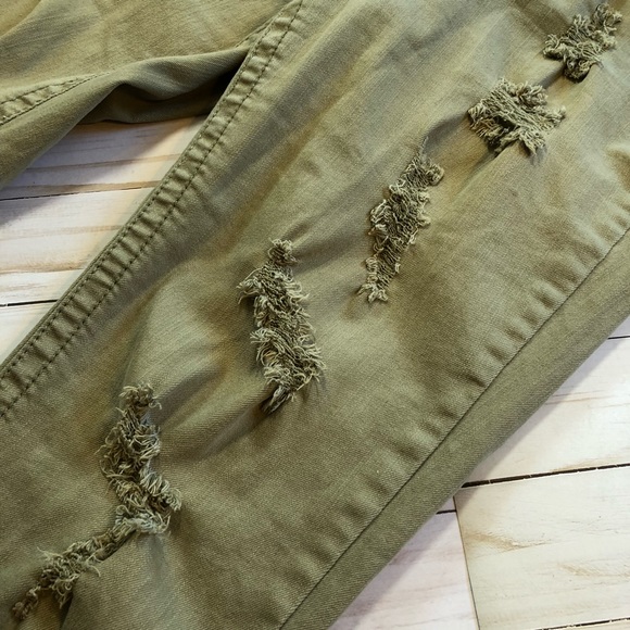 Almost Famous Ripped Jeans - Picture 3 of 7